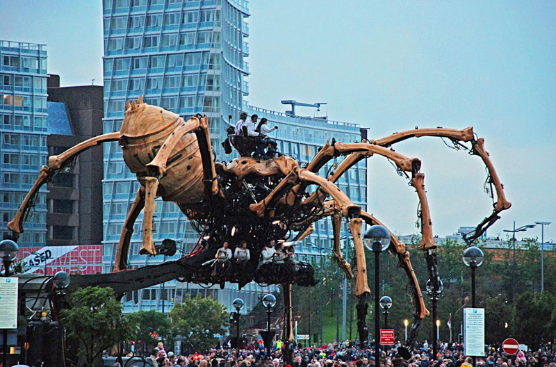 Illustration for article titled La Machine Mechanical Spider: Kill It With Fire!